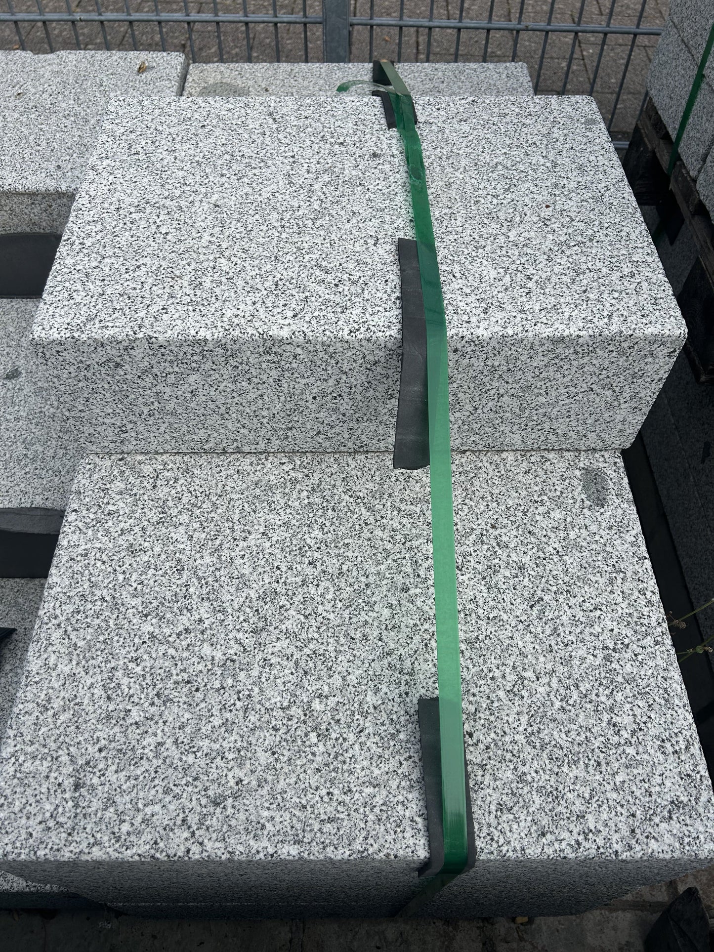 Blockstufen-Granit15x35x50-m2granit