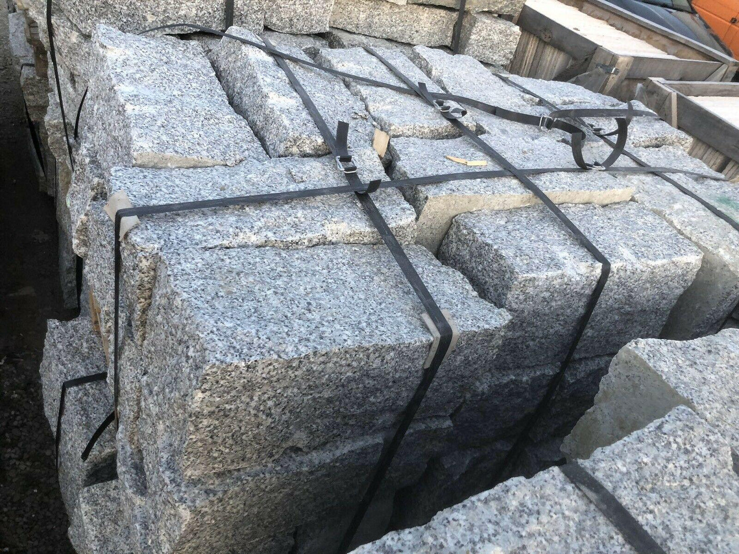 Mauersteine aus Granit | allseits gespalten | 20x20x40 - M2Granit