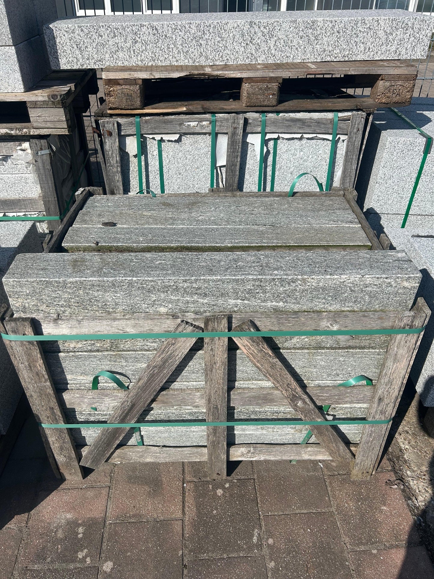 Palisaden aus Granit | 12x12x100 | allseits gesägt & geflammt - M2Granit