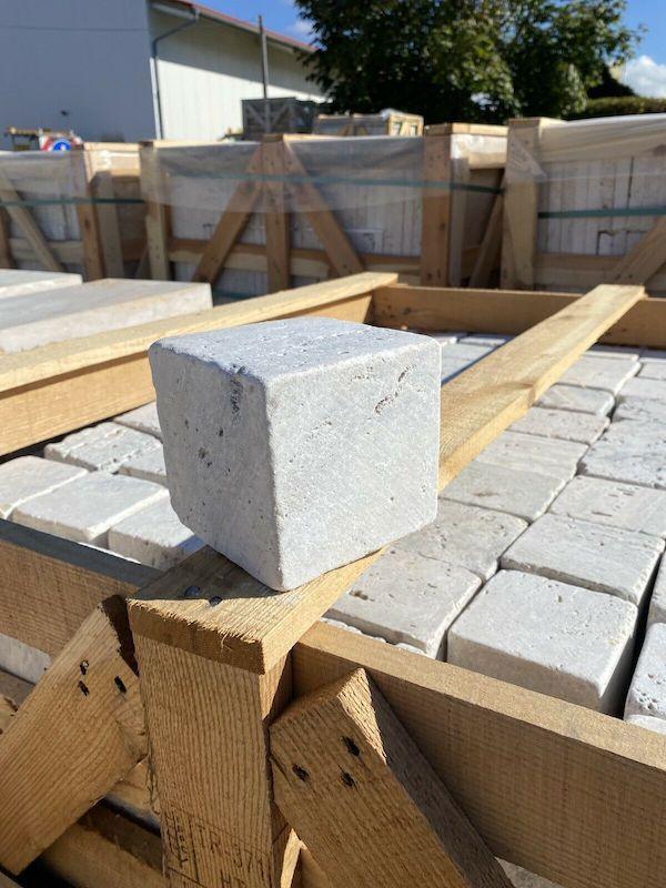 Pflastersteine aus Travertin Silver - 7.5x10x10 - M2Granit