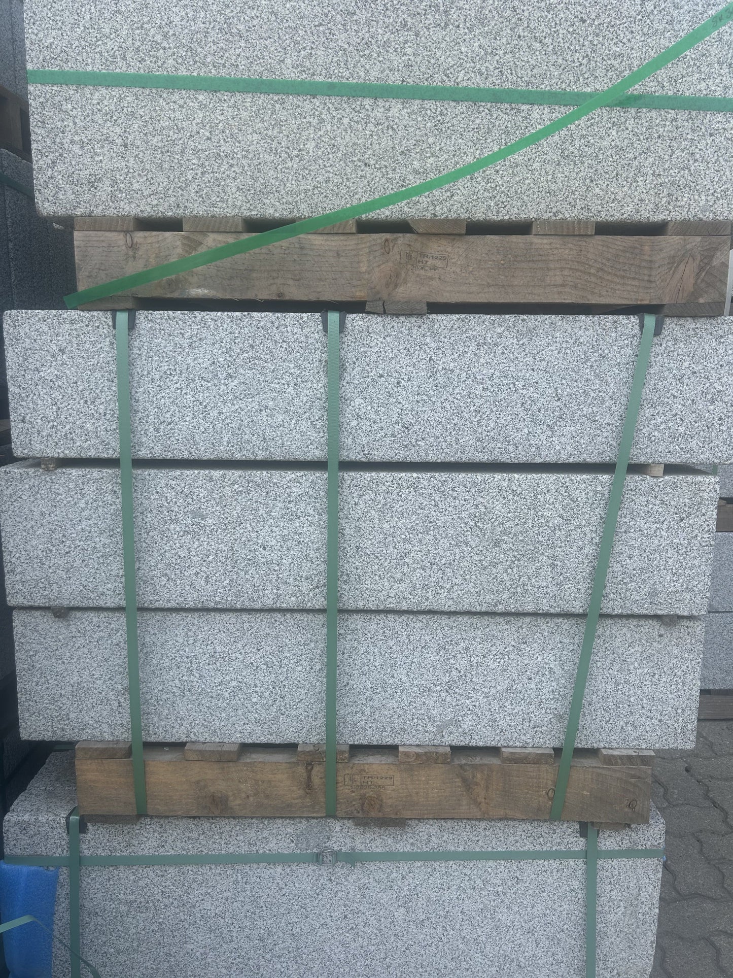 Randstein-aus-Granit-8-20-100cm-m2granit.de