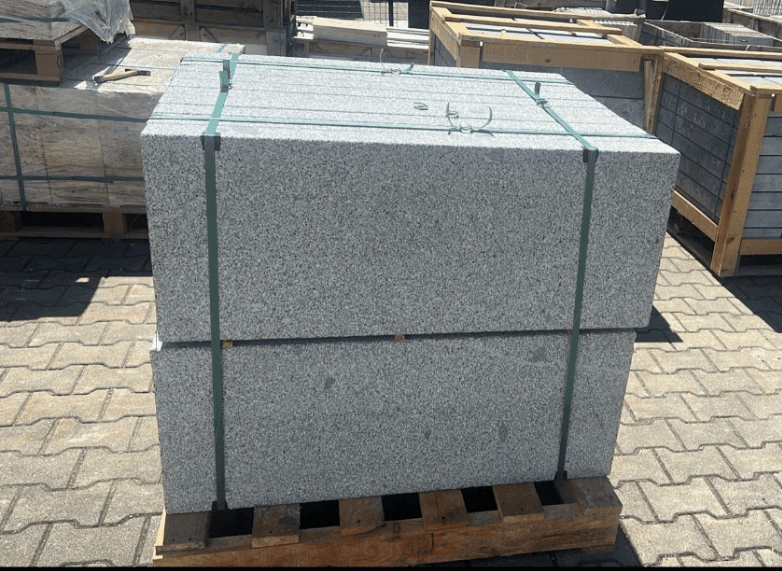 Randsteine aus Granit | 8x40x100 | allseits gesägt - M2Granit