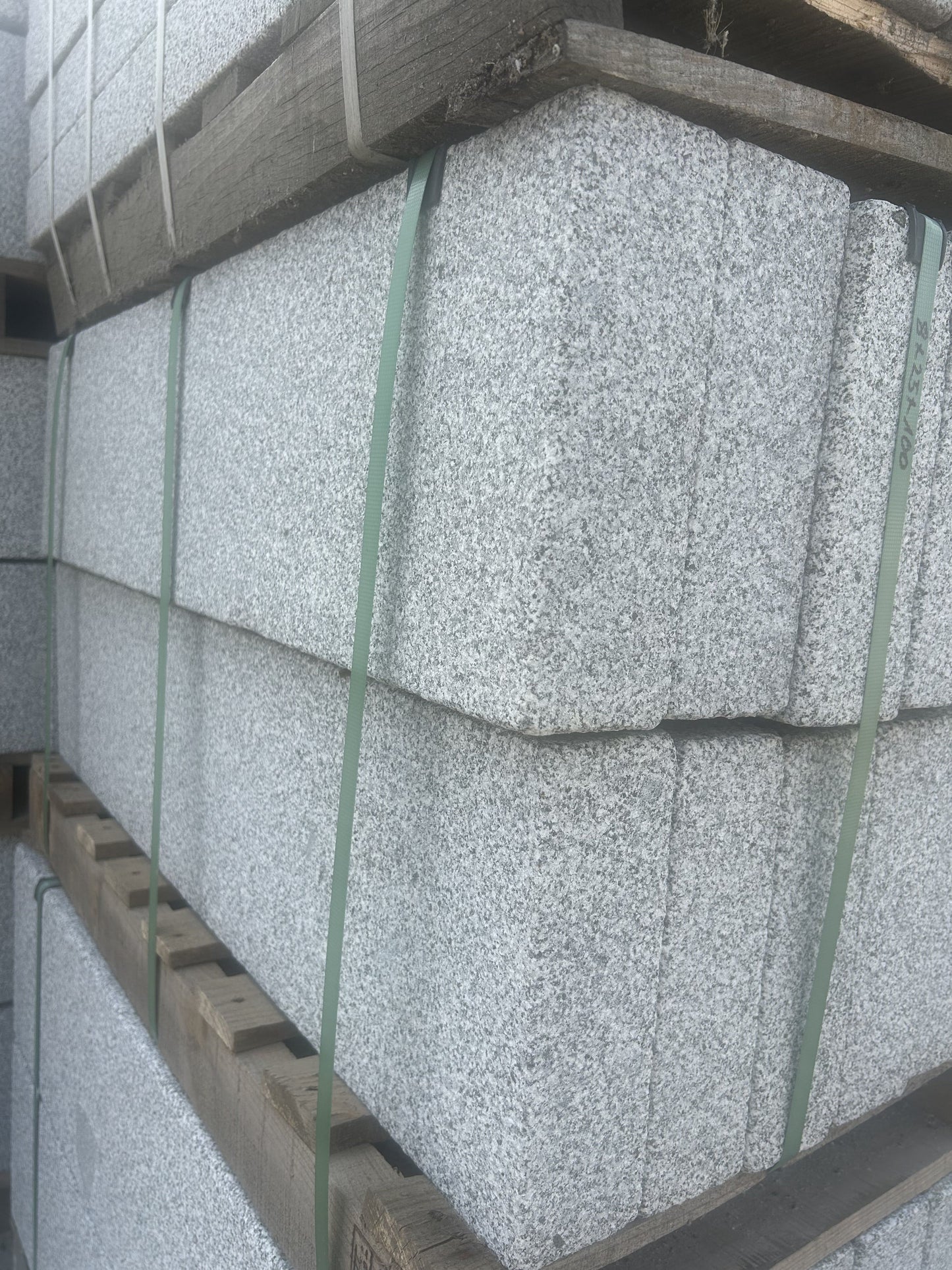 Randsteine-Granit-8x25x100cm-m2granit