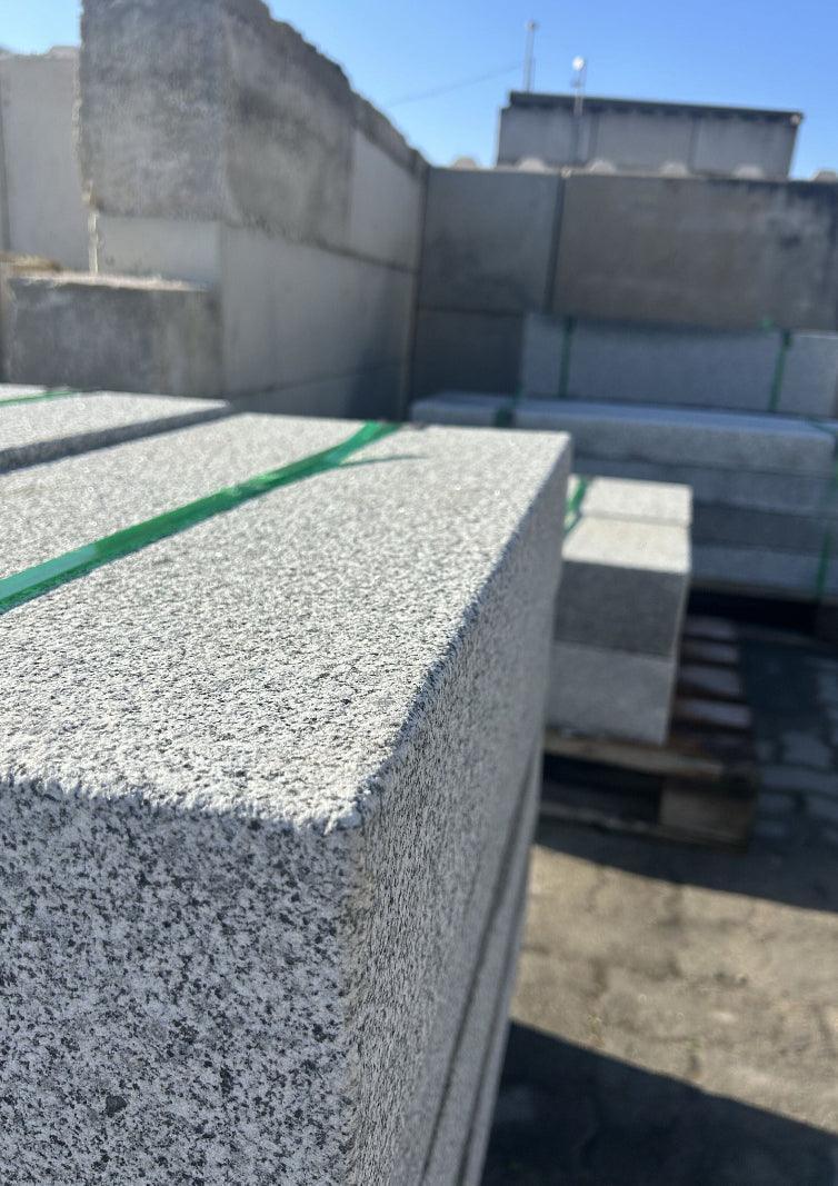 Randsteine aus Granit | 8x30x100 | allseits gesägt - M2Granit