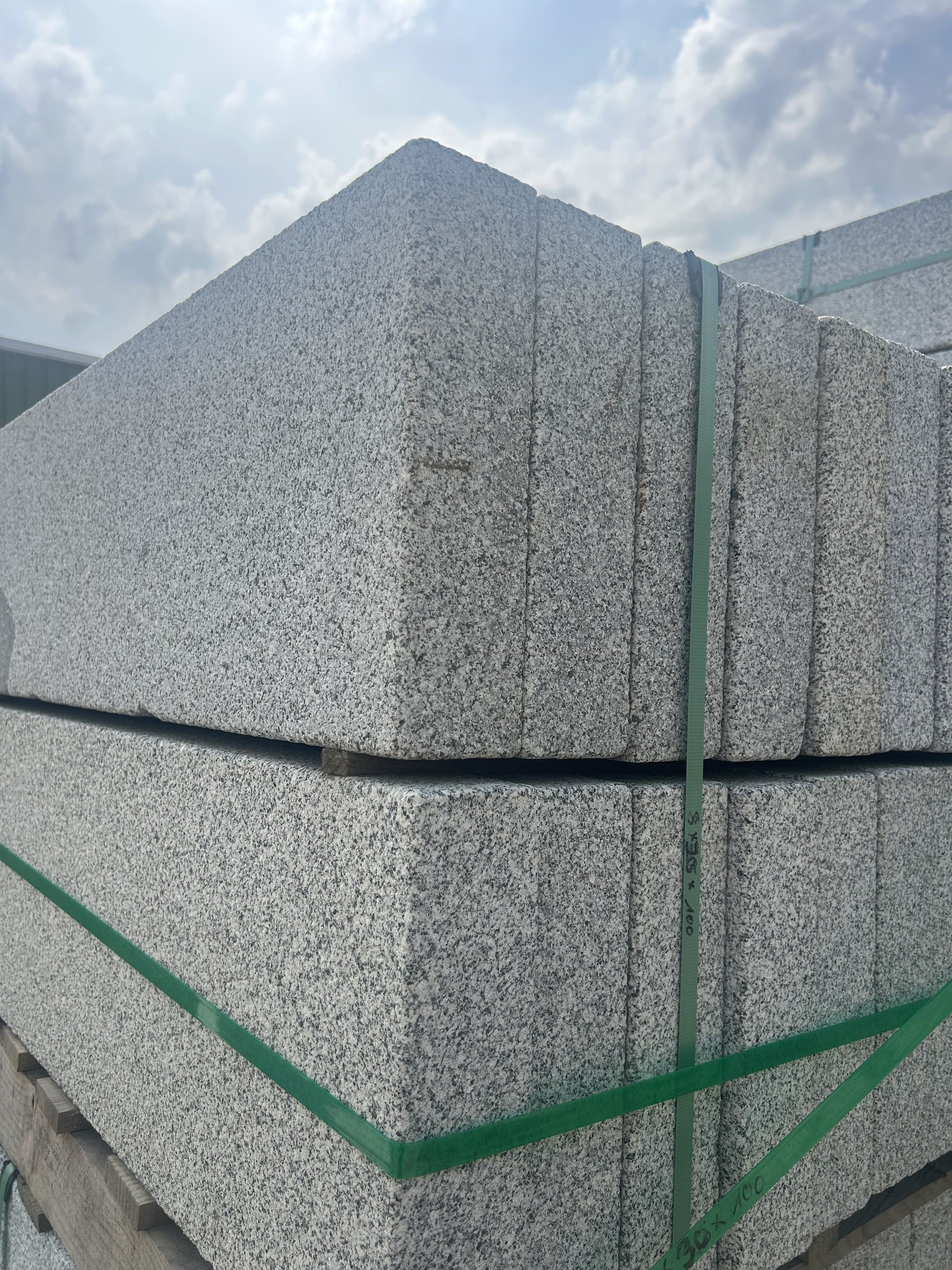 Randsteine-Granit-8x30x100cm-m2granit