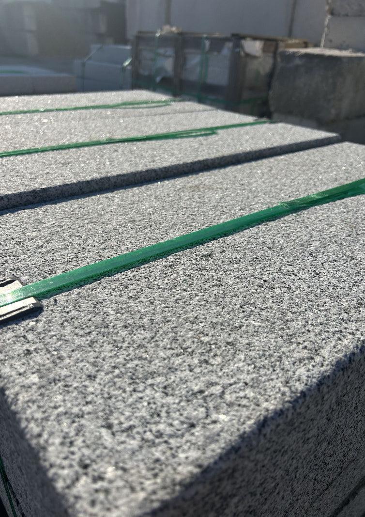 Randsteine aus Granit | 8x40x100 | allseits gesägt - M2Granit