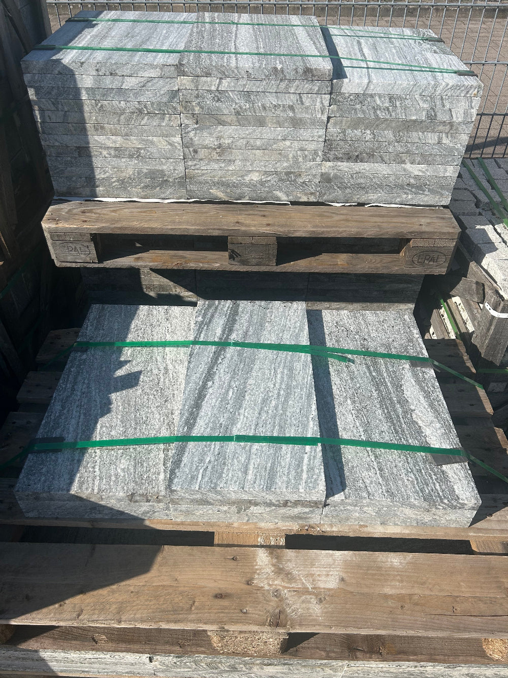 Terrassenplatten-Granit-30x60x3-allseits gesägt