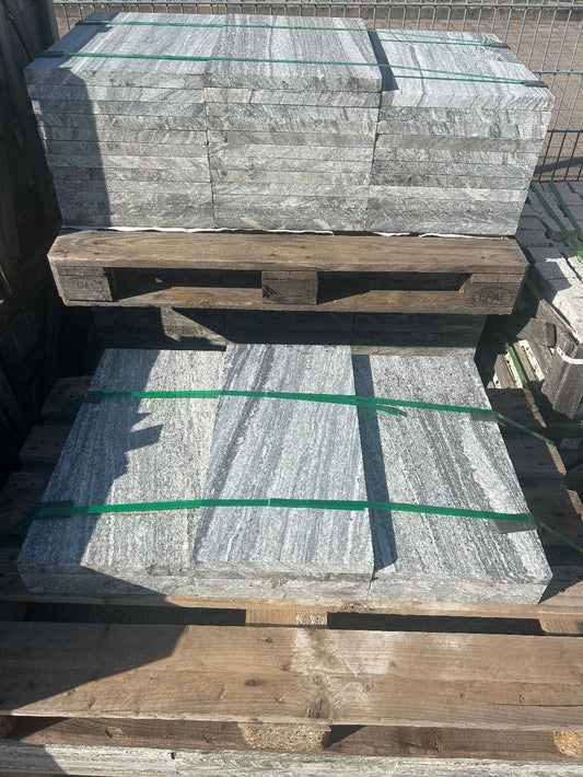 Terrassenplatten aus Granit | 40x60x3 | geflammt & gesägt - M2Granit