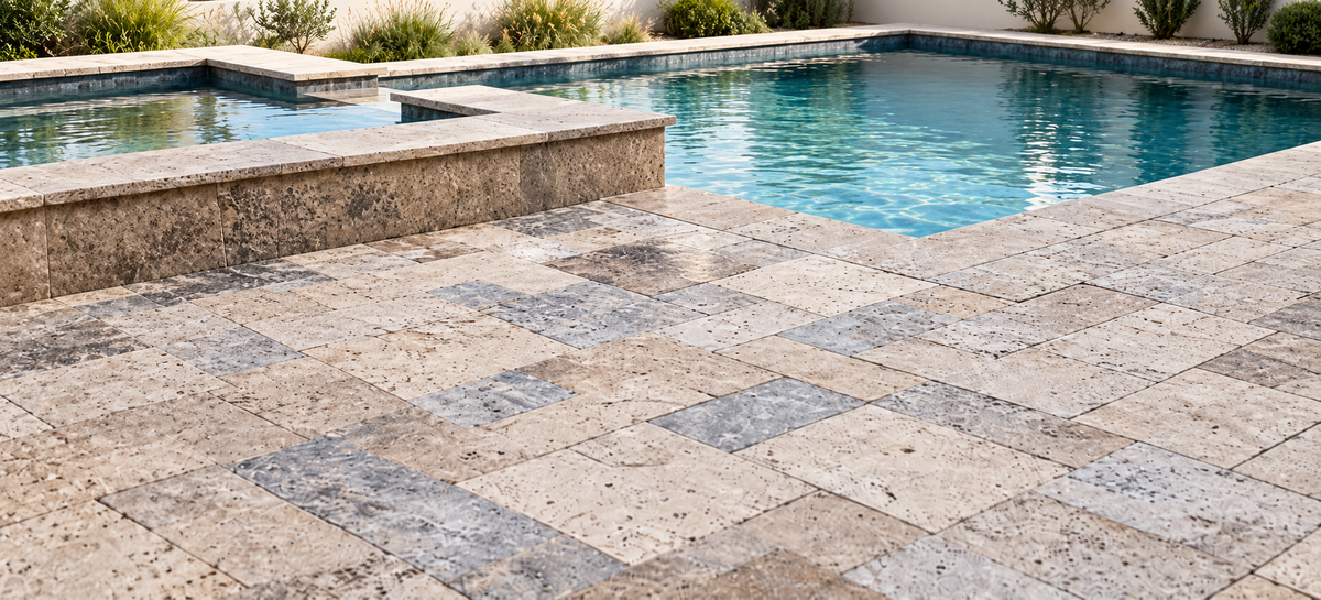 Terrassenplatten aus Travertin | Römischer Verband 3 cm | Silber | getrommelt – M2Granit – Anwendungsbeispiel als KI