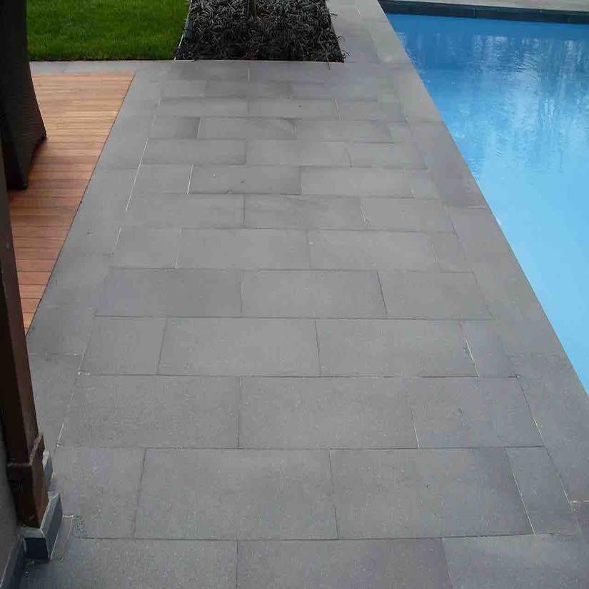 Terrassenplatten aus Basalt | 3x60x60 | allseits gesägt - M2Granit