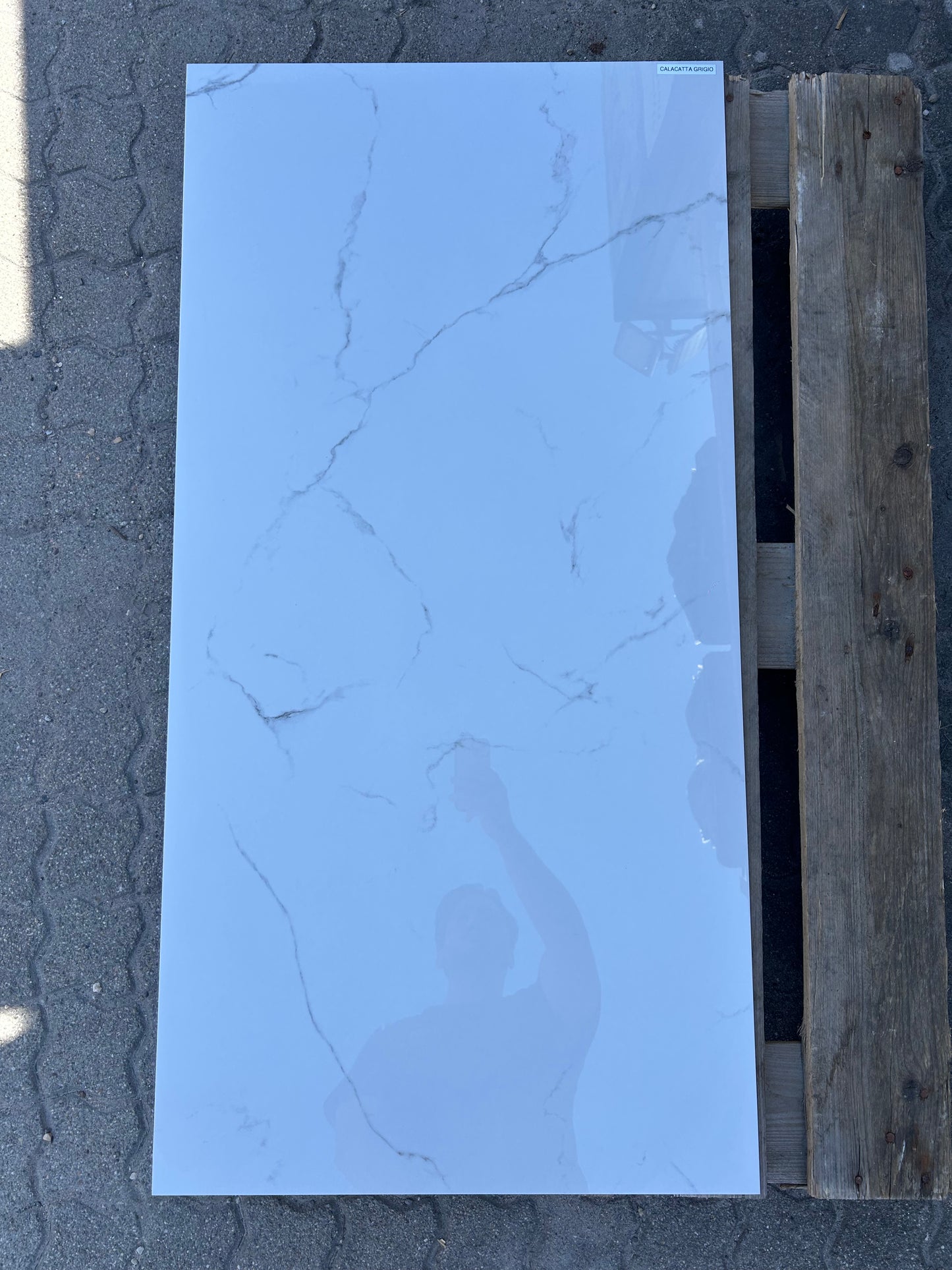 Feinsteinzeug-Fliese-Calacatta-Grigio-Marmor-Optik-glänzend-60x120cm-m2granit