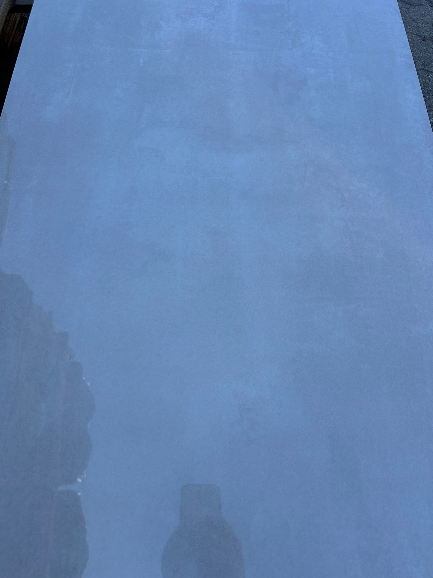 Feinsteinzeug-Fliese-Essential-White-glänzend-Tageslicht-Schatten