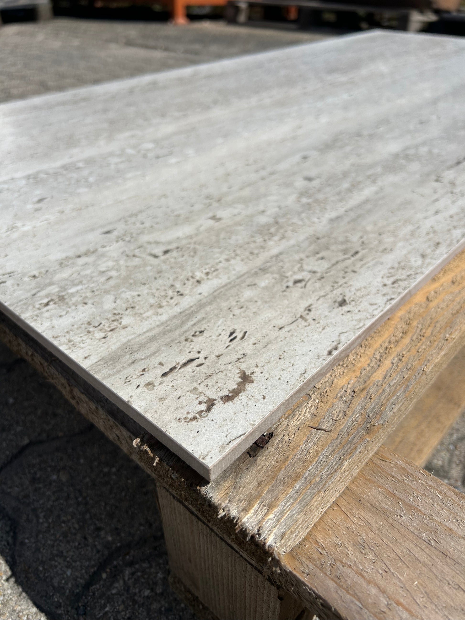 Feinsteinzeug-Fliese-Travertin-Optik-matt-60x120cm-m2granit