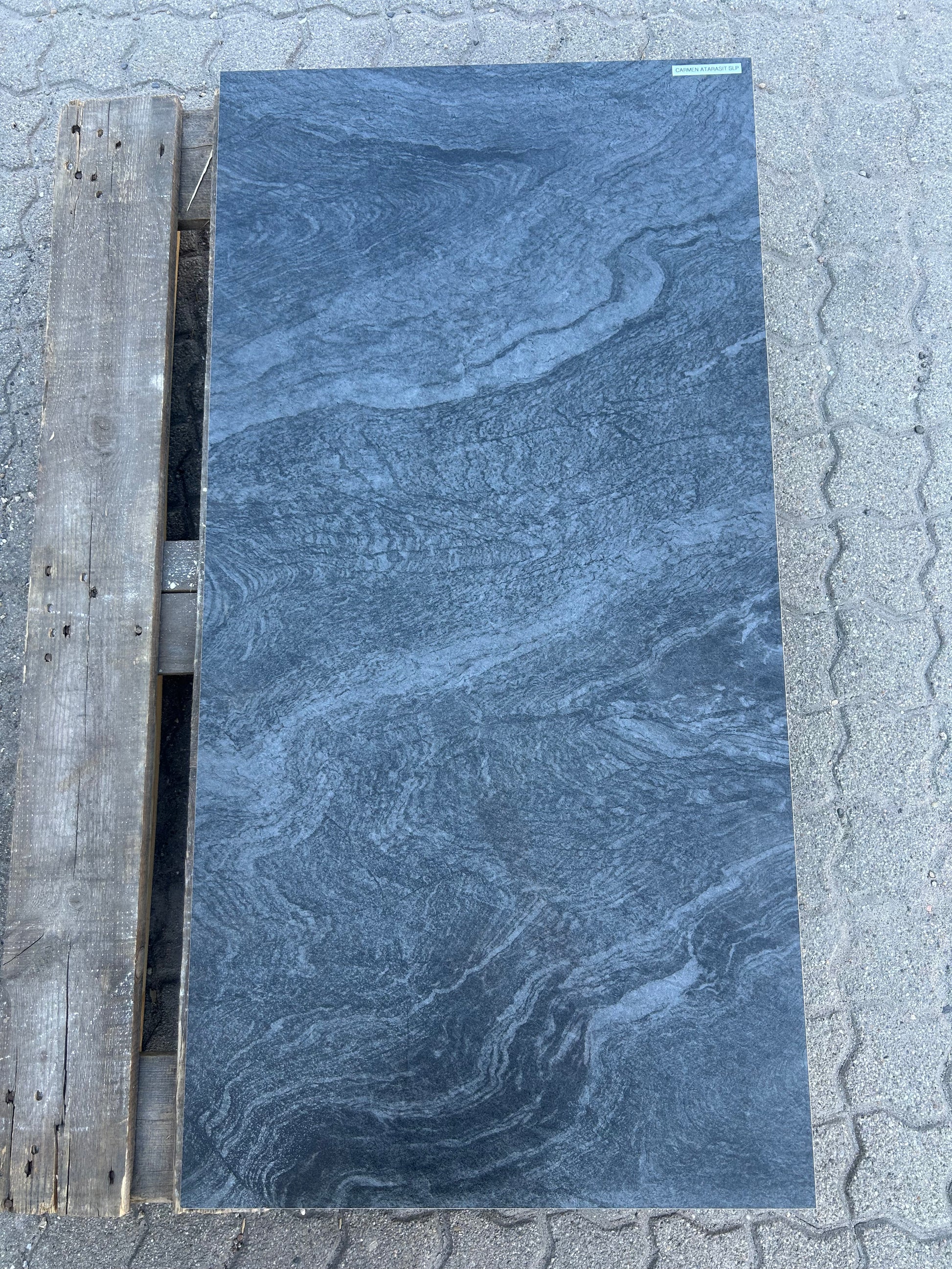 feinsteinzeug-carmen-anthracite-semi-lappato-schatten