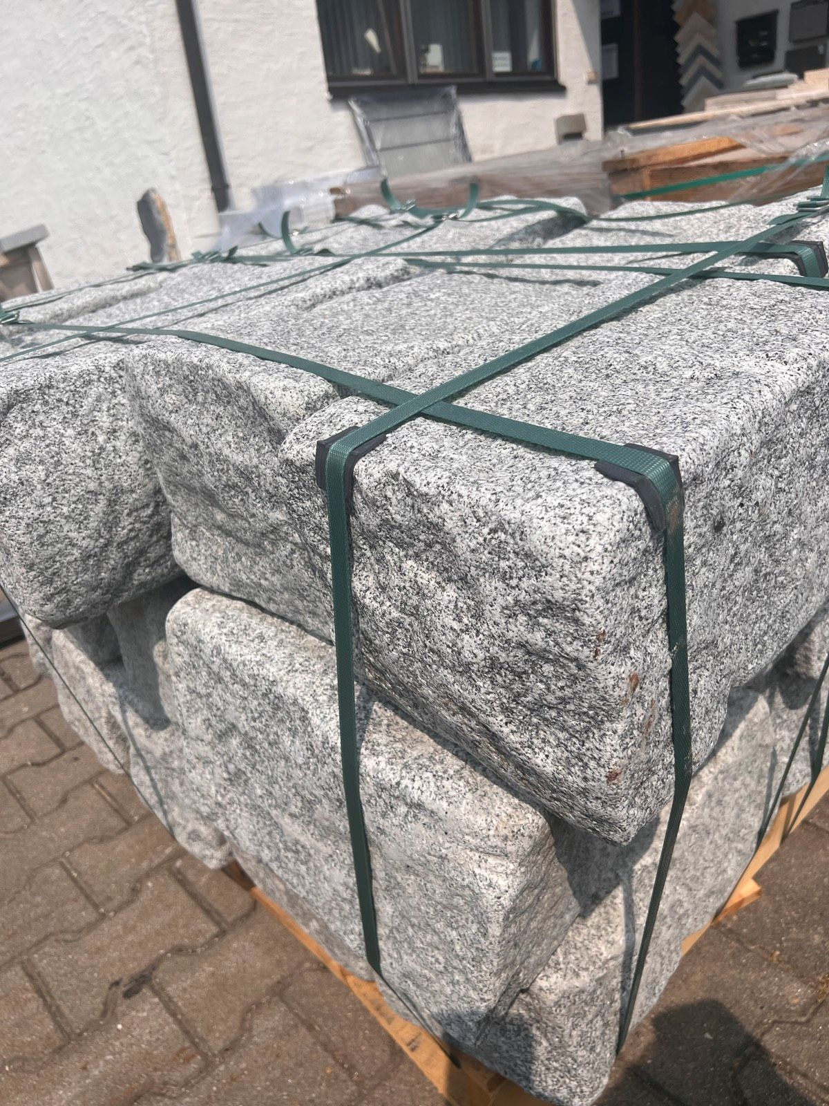 Granit-Mauersteine-20x20x40cm-rundherum-gespalten-und-getrommelt