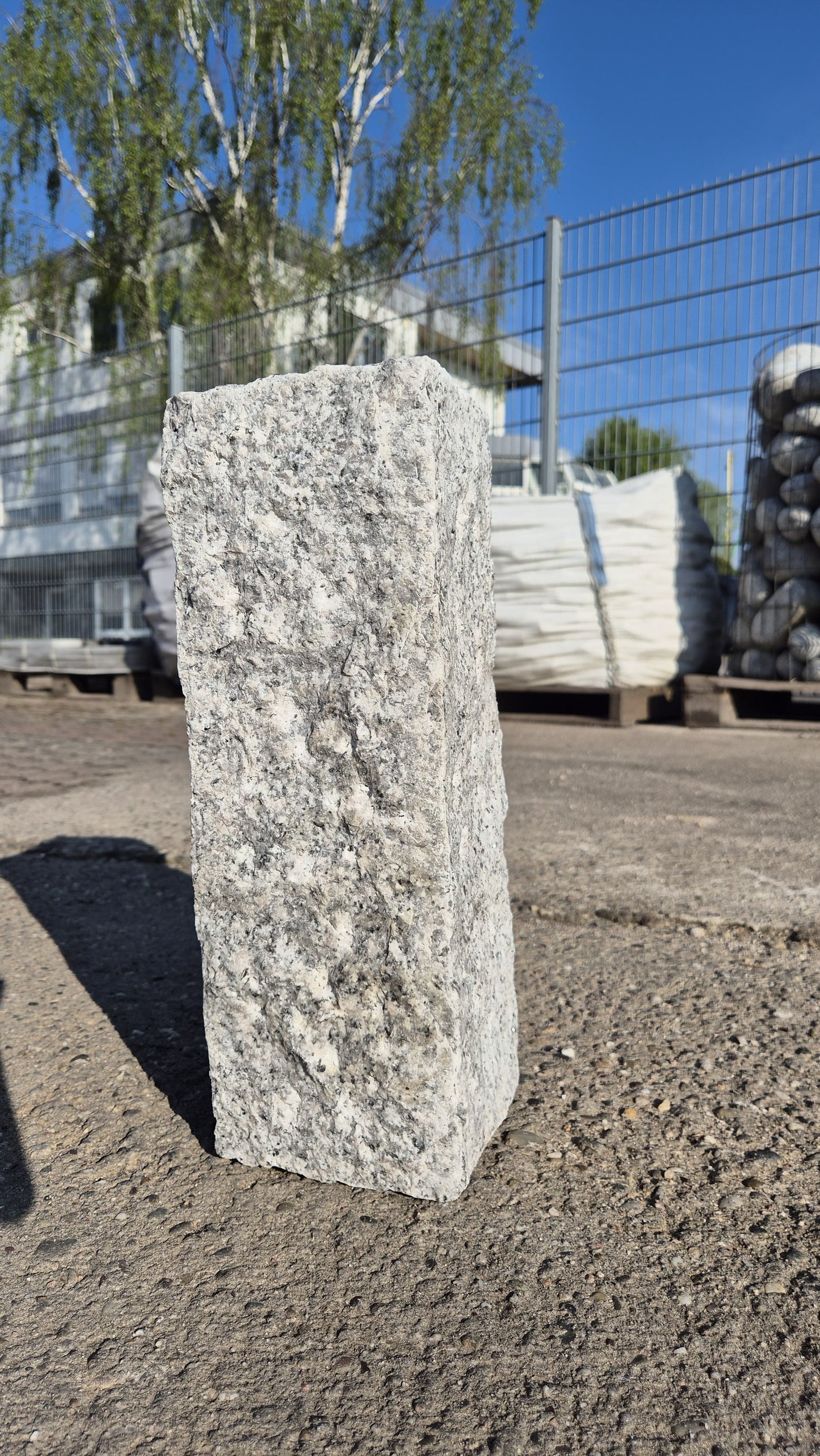 Palisaden aus Granit | allseits gestockt