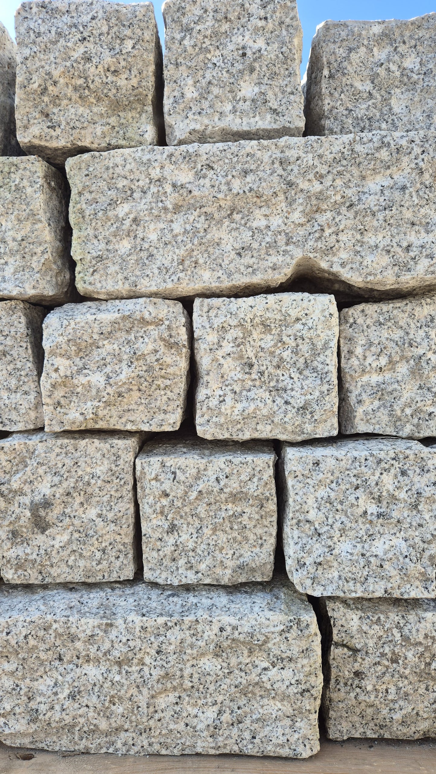 Palisaden aus Granit | allseits gestockt