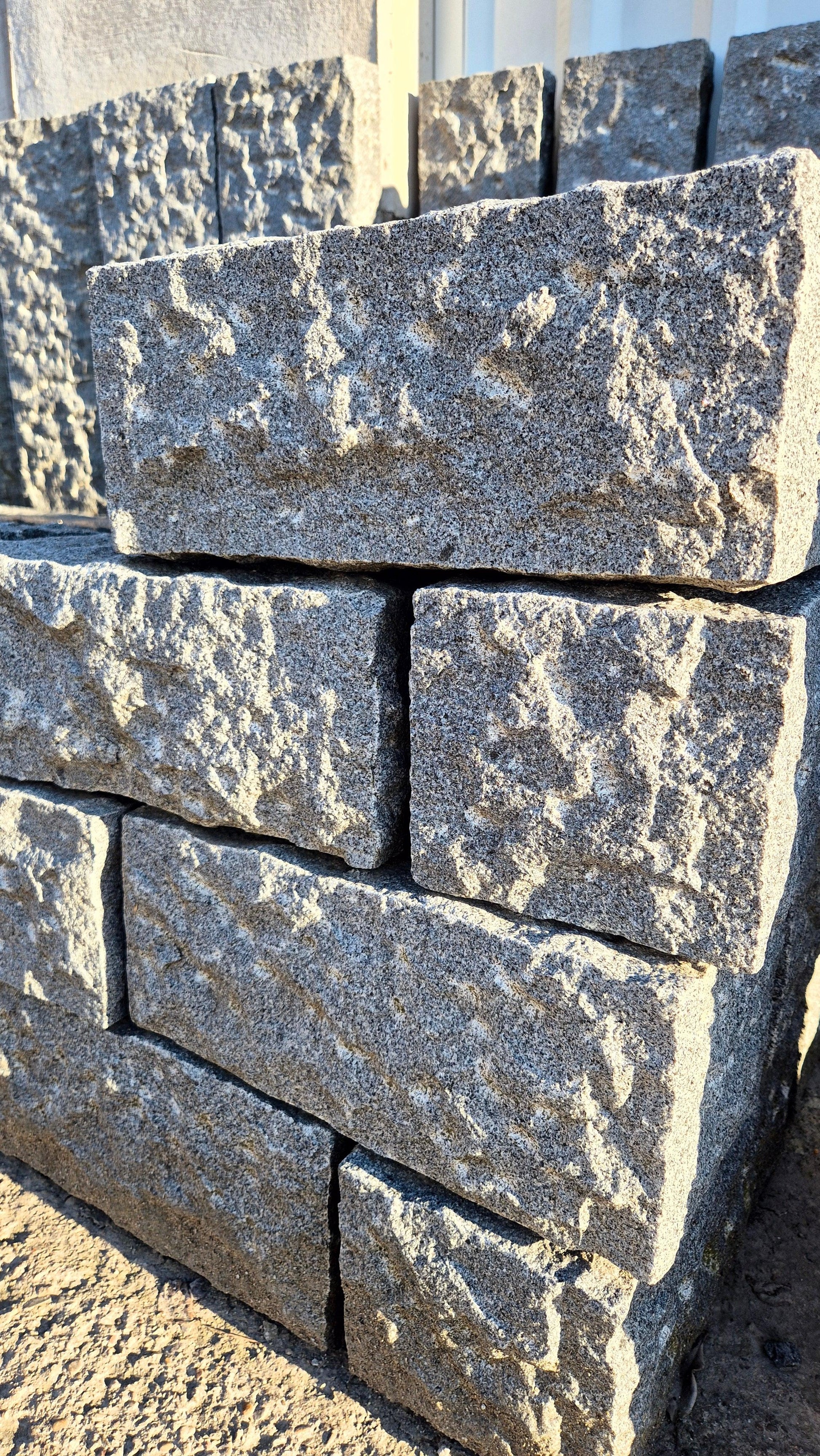 Mauersteine-aus-Granit-35x15x15cm-m2granit