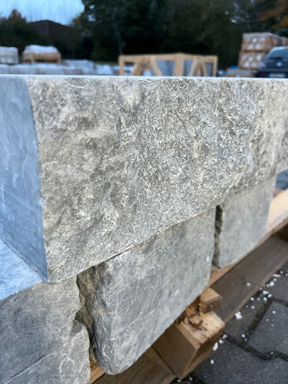 Mauersteine aus Kalkstein/Dolomit | Stoß- und Lagerfugen gesägt | Silver Grey - M2Granit