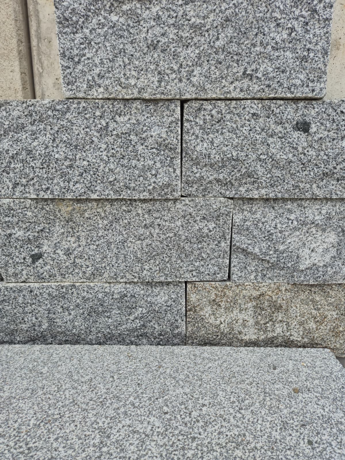 Mauersteine aus Granit | Stoß und Lagerfugen gesägt | 15x20x40