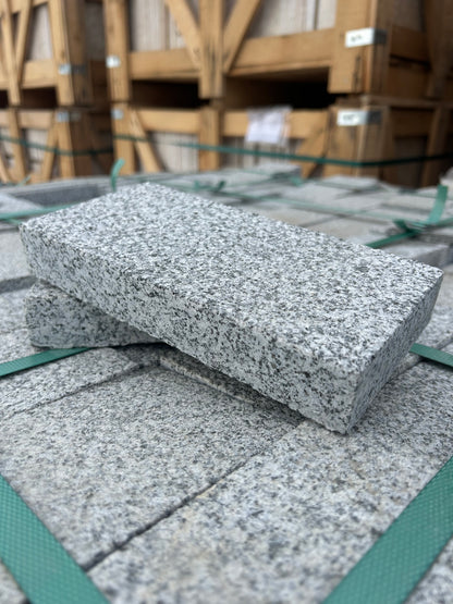 Pflastersteine aus Granit | 20x10x3cm | allseits gesägt