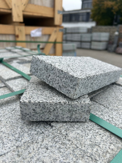 Pflastersteine-Granit-20-10-3cm-allseits-gesägt