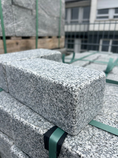 Pflastersteine aus Granit | 20x10x8cm | allseits getrommelt-m2granit