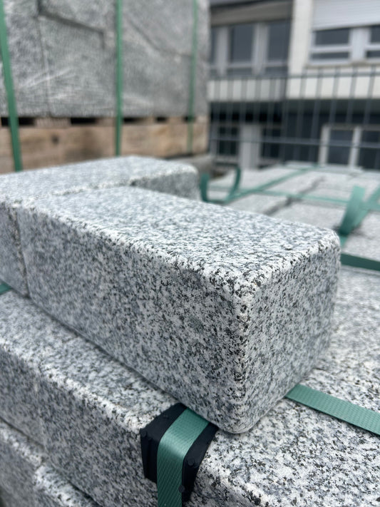 Pflastersteine aus Granit | 20x10x8cm | allseits getrommelt-m2granit