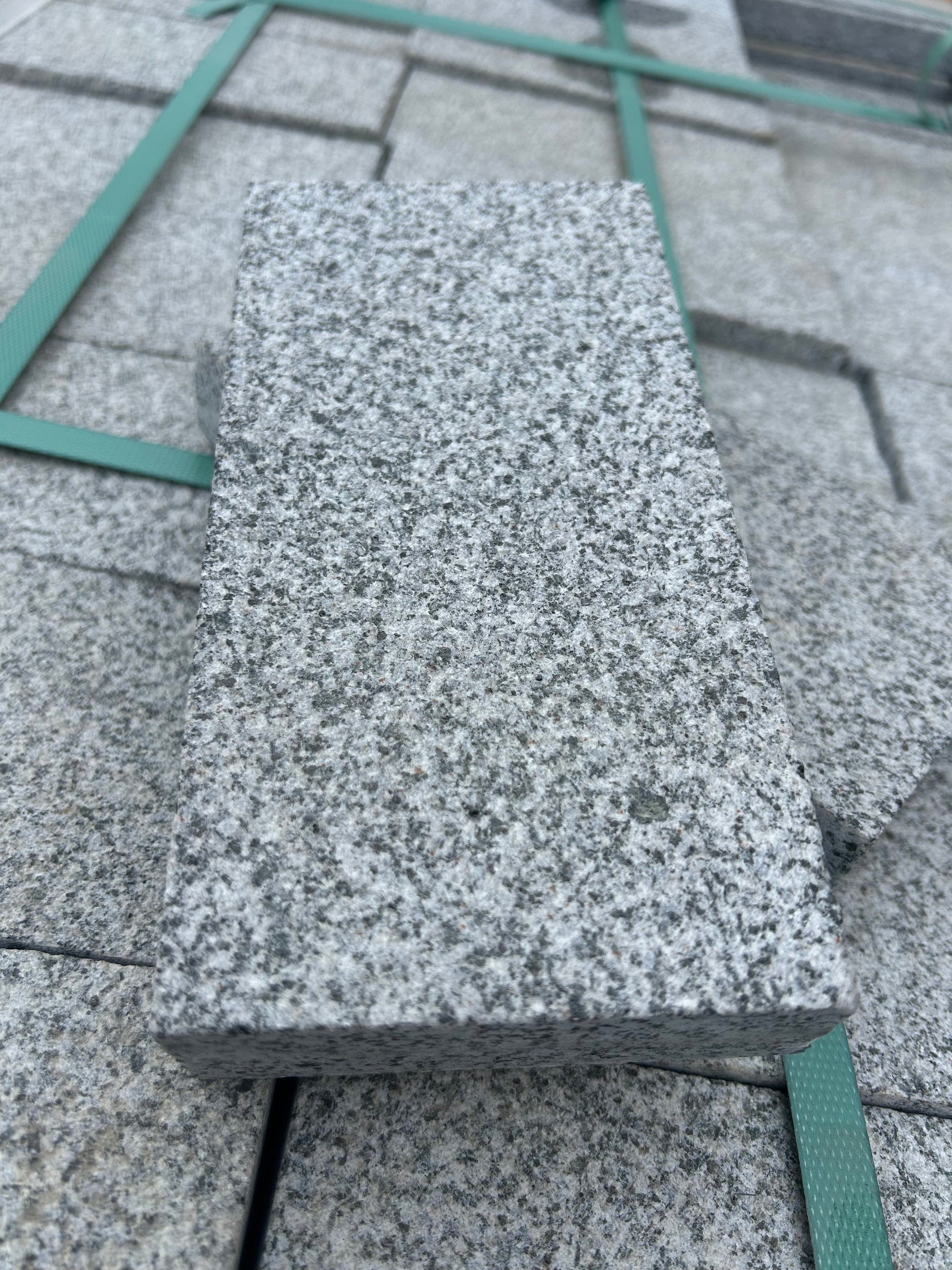 Pflastersteine-Granit-20-10-3cm-allseits-gesägt