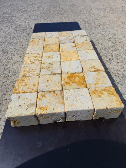Pflastersteine aus Travertin Gold - 7,5x10x10 - M2Granit