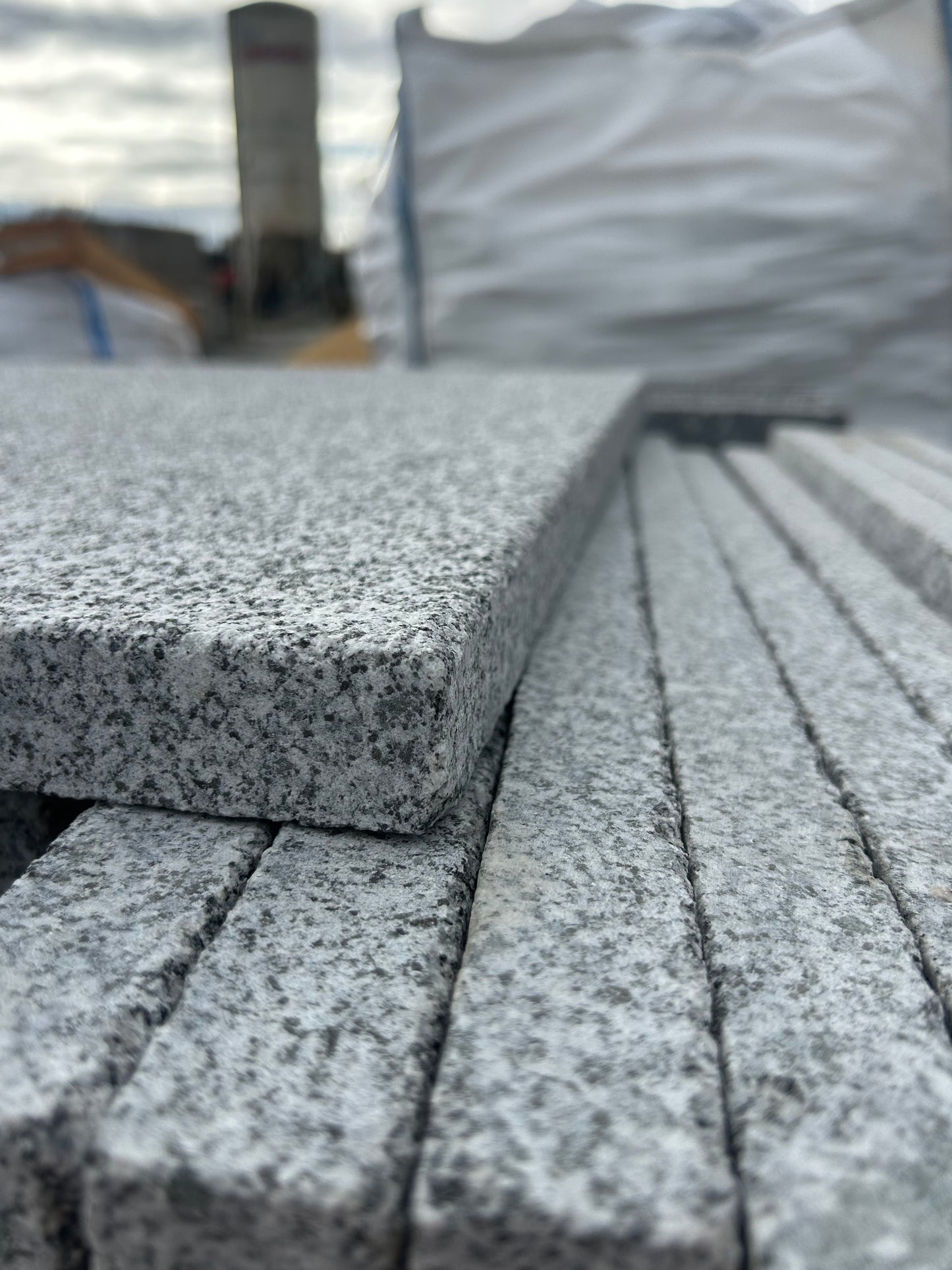 Terrassenplatten-Granit-60x60x3cm-allseits-ges_gt