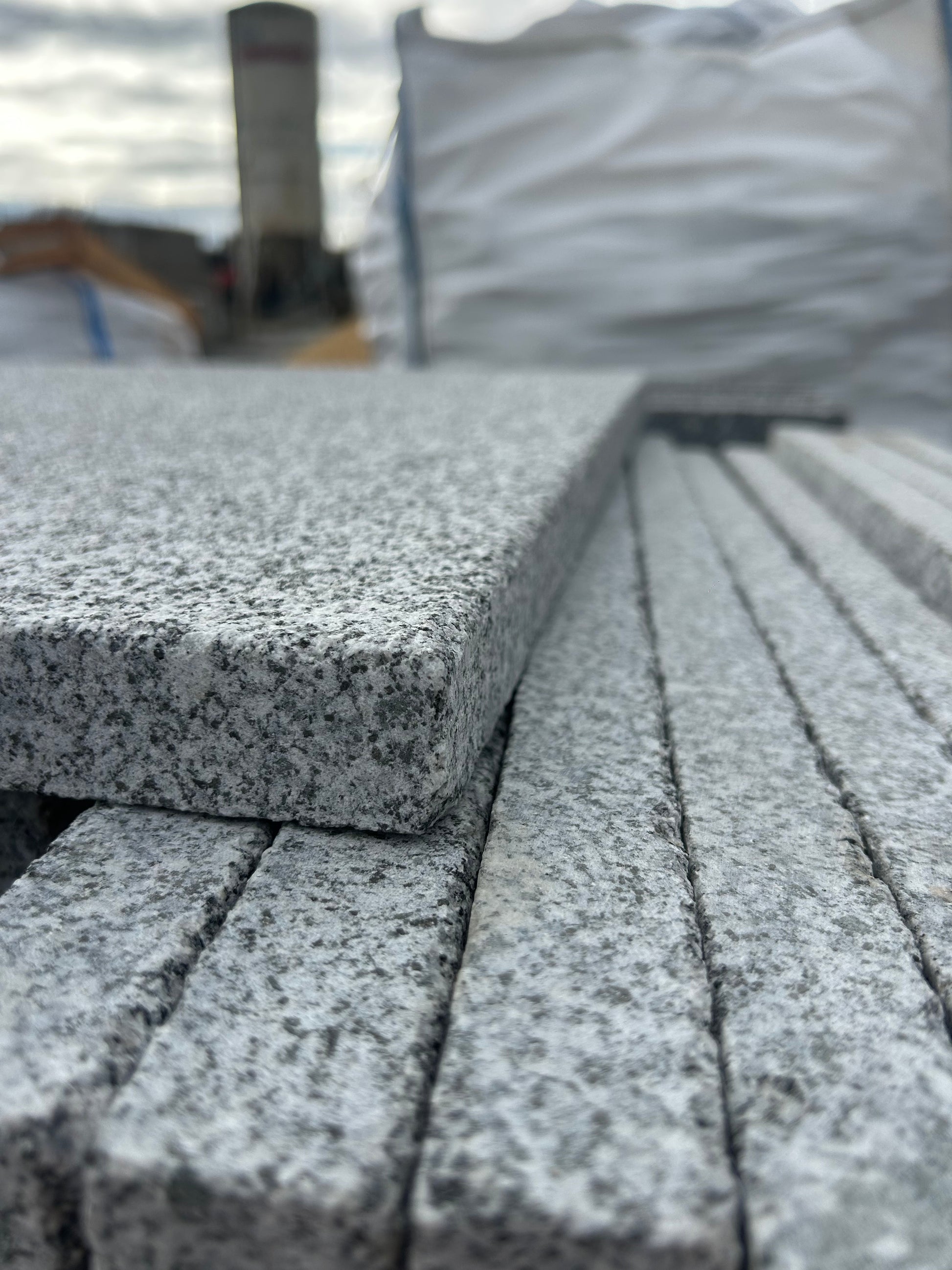 Terrassenplatten-Granit-60x60x3cm-allseits-ges_gt