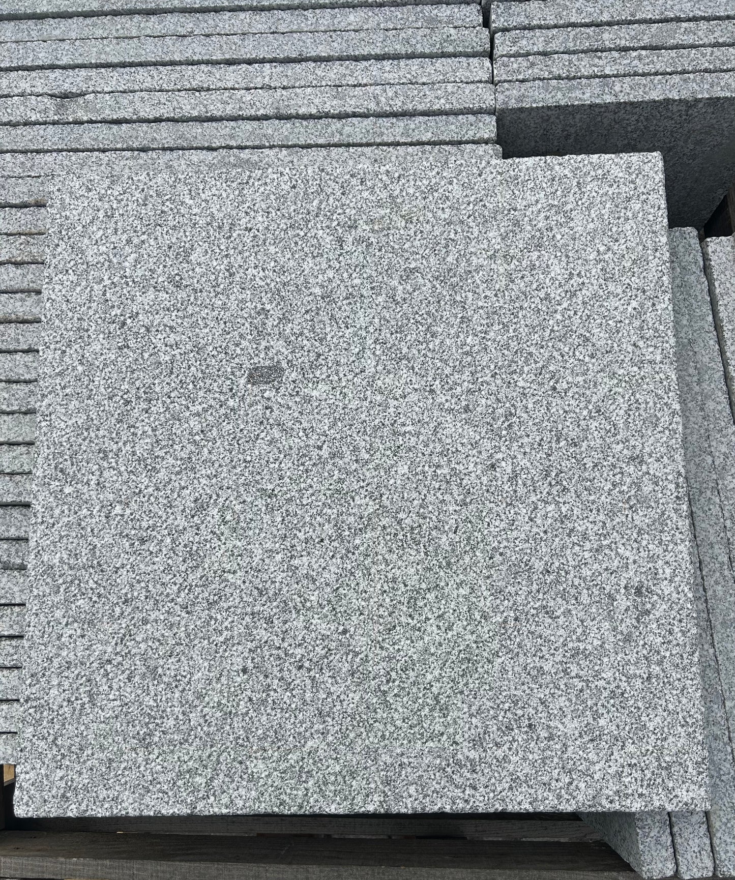 Terrassenplatten aus Granit | 60x60x3cm | allseits gesägt