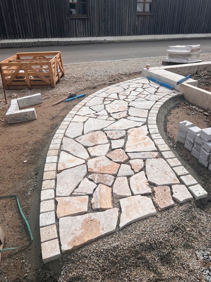 Polygonalplatten aus Travertin | getrommelt & kalibriert |