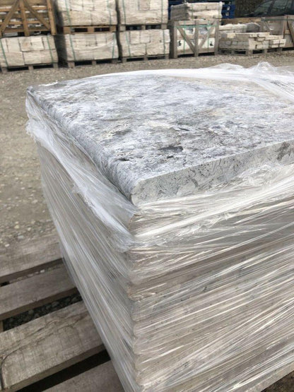 Poolplatten-aus-Travertin-60x30x3-Silber-M2Granit