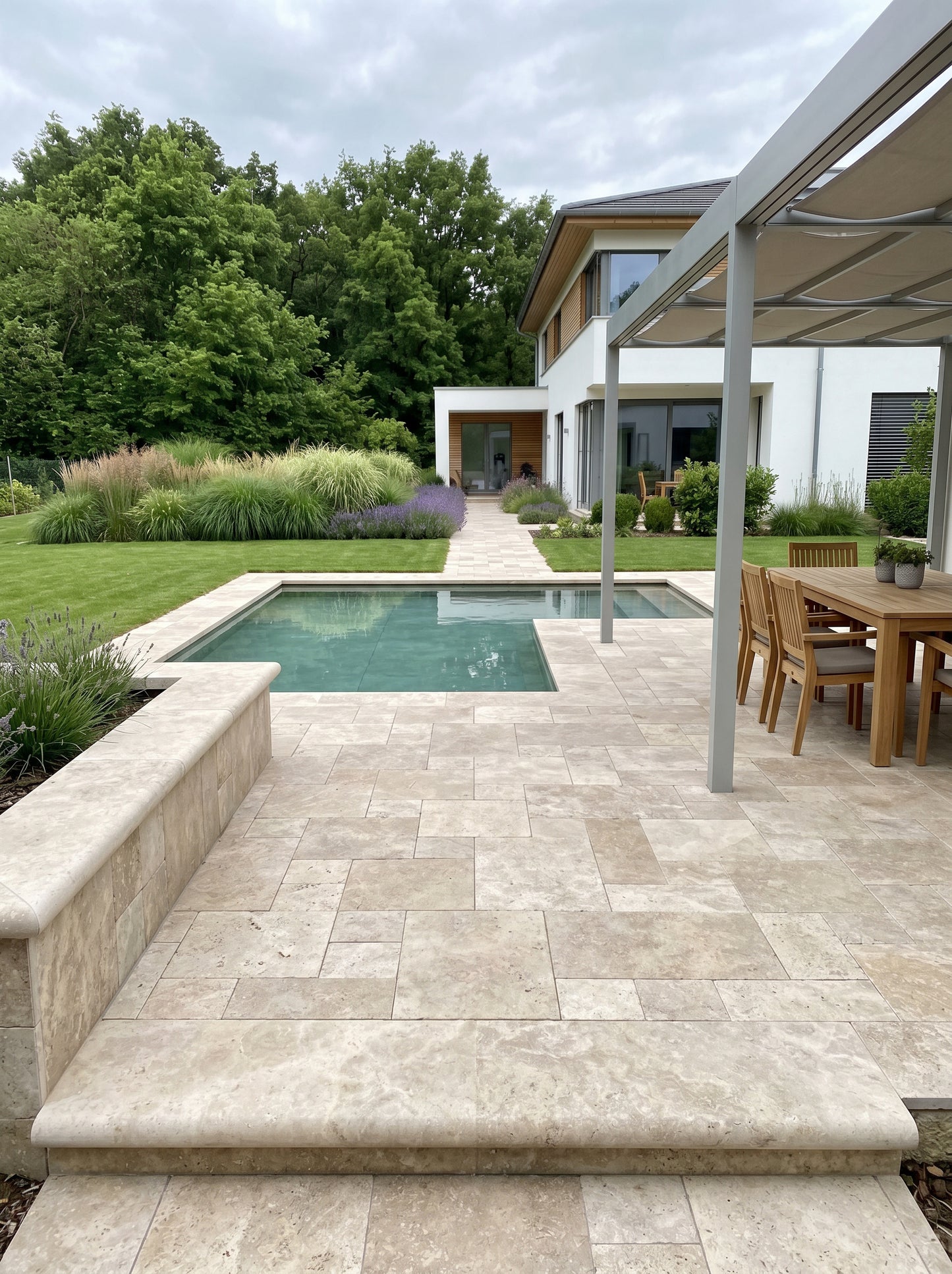 Travertin-Terrassenplatte-Noce-projektbild-pool-m2granit