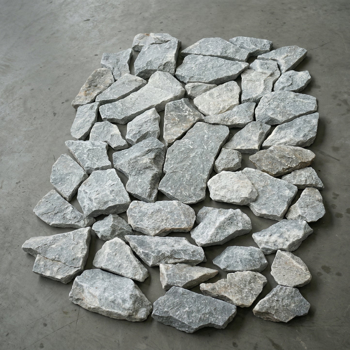 Mauerverblender aus Travertin Silver | Polygonal | gesägt und rau