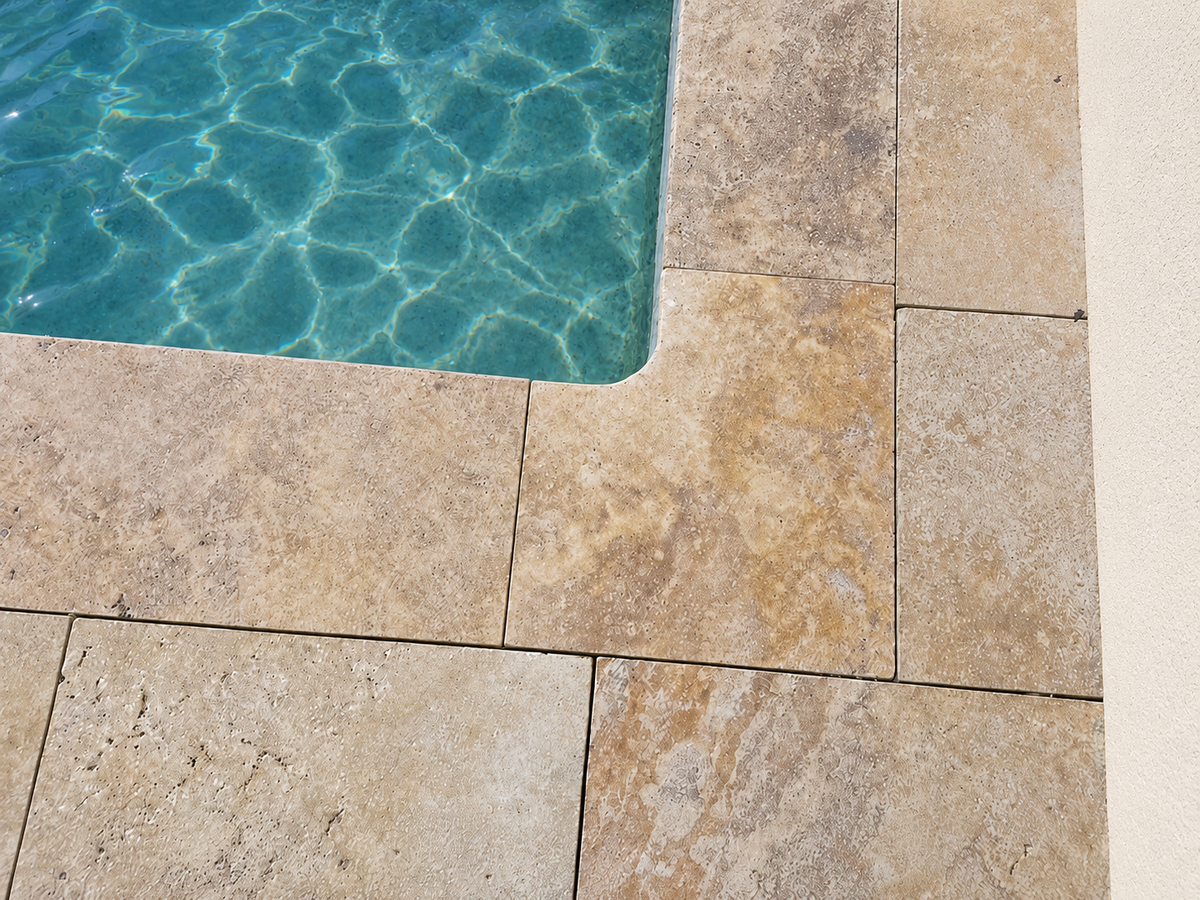 Poolrandplatten aus Travertin | 61x30,6x3cm | Gold | Bullnose