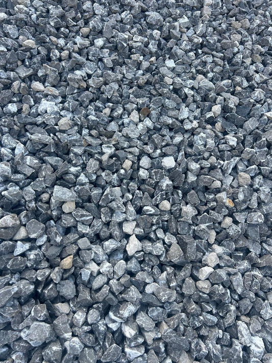 Alpin Splitt Grau Anthrazit Weiß – m2Granit – Nahaufnahme der Oberfläche