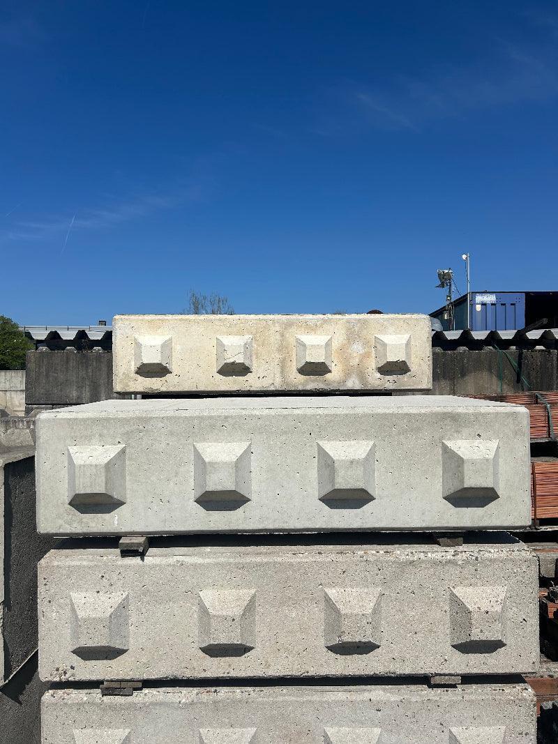 Beton Boxensteine Grau – m2Granit – gestapelte Steine