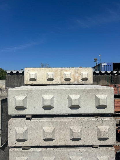 Beton Boxensteine Grau – m2Granit – gestapelte Steine