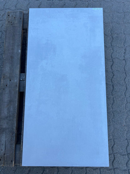 Feinsteinzeug-Fliese Essential White matt, Tageslicht im Schatten