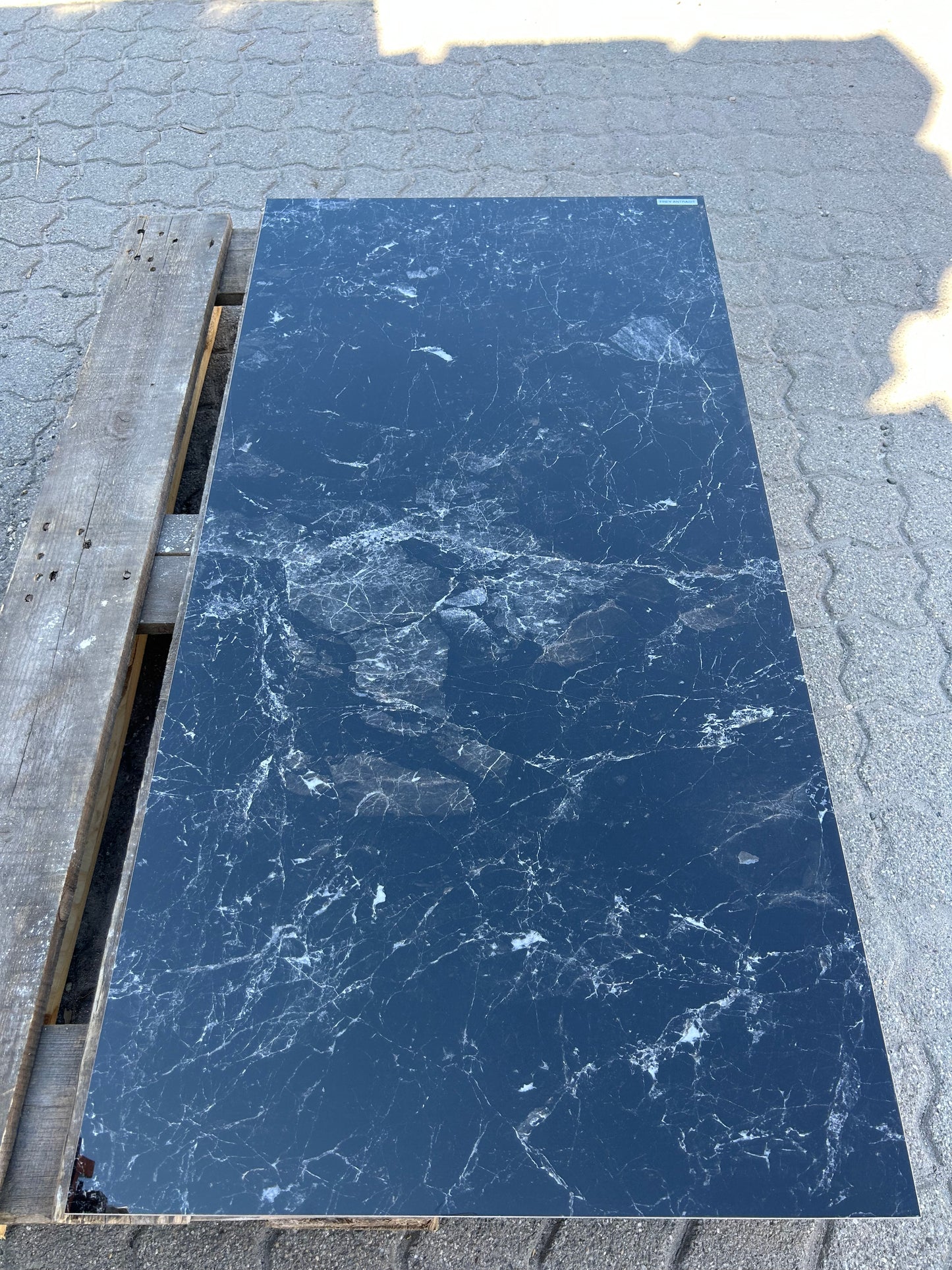 Feinsteinzeug-Fliese Frey Anthracite Full Lappato, Tageslicht im Schatten