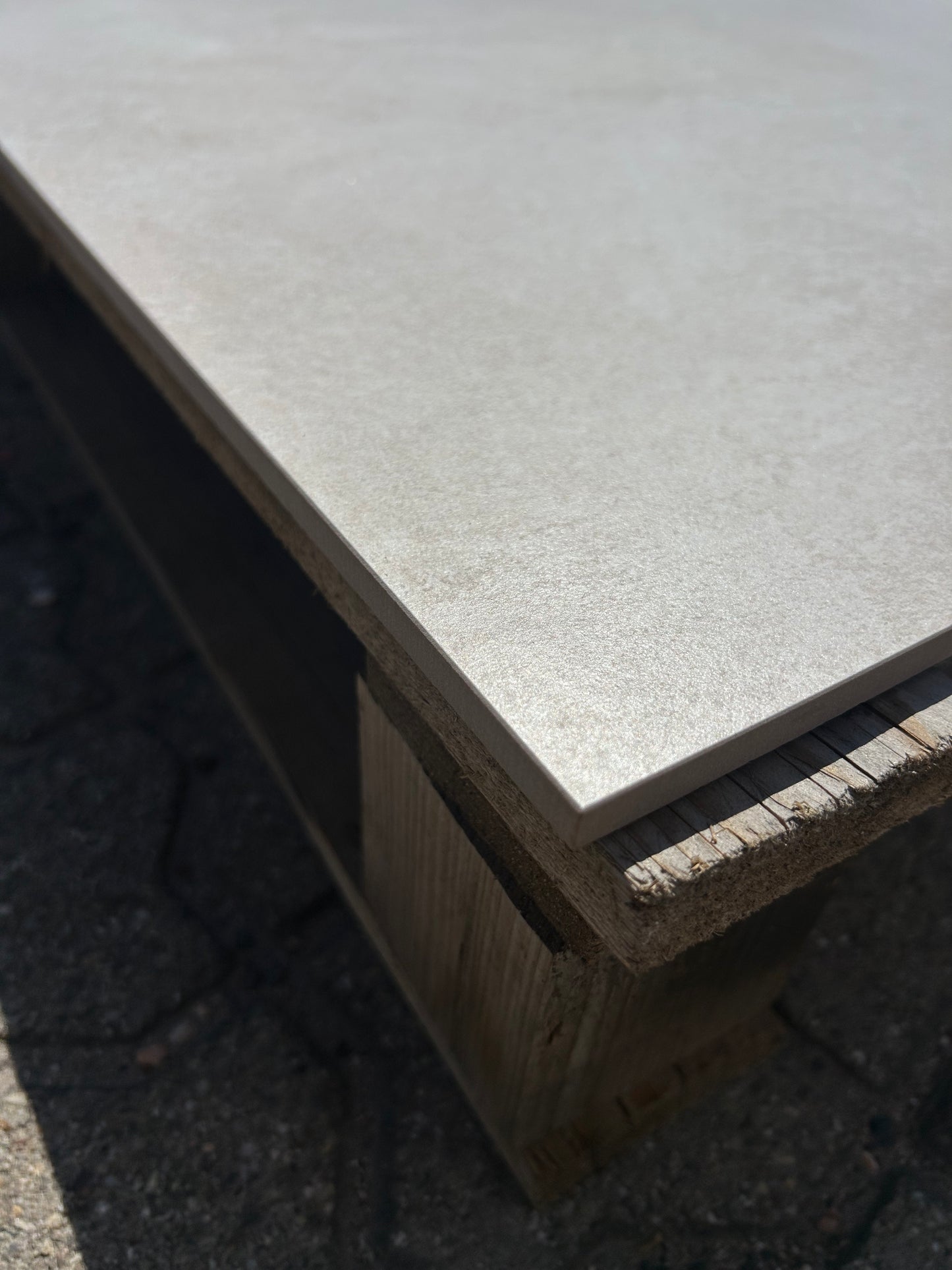  Feinsteinzeug-Fliese Misha Beige matt, in direkter Sonne-m2granit