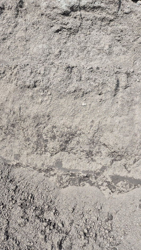 Mutterboden Gesiebt Braun Grau – m2Granit – Nahaufnahme der Oberfläche