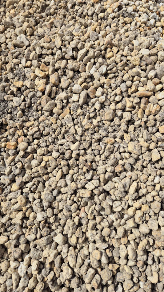 Quarz Kies Gelbweiß – m2Granit – Nahaufnahme der Oberfläche
