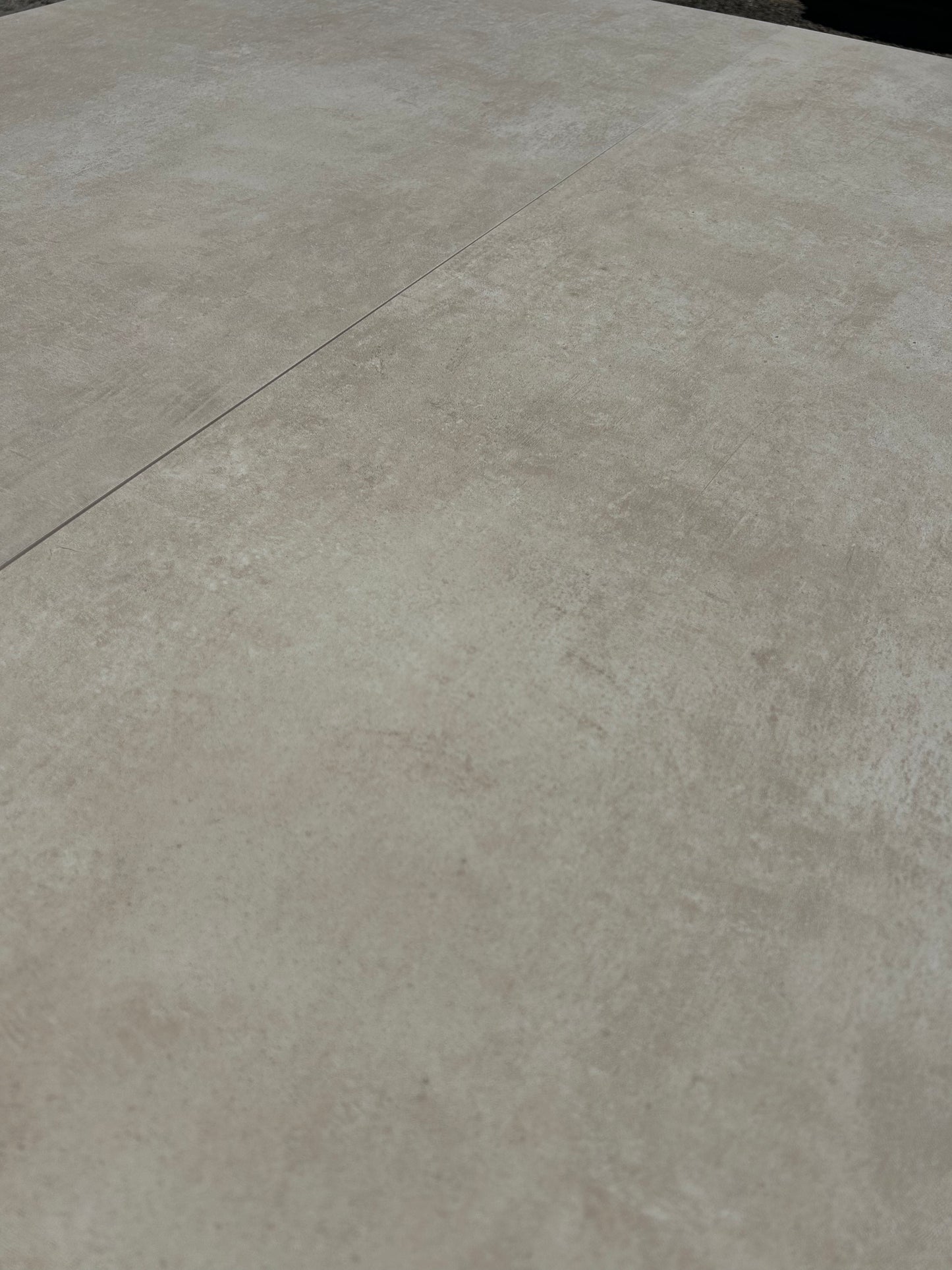 Keramikplatte Stone Grey, Tageslicht im Schatten