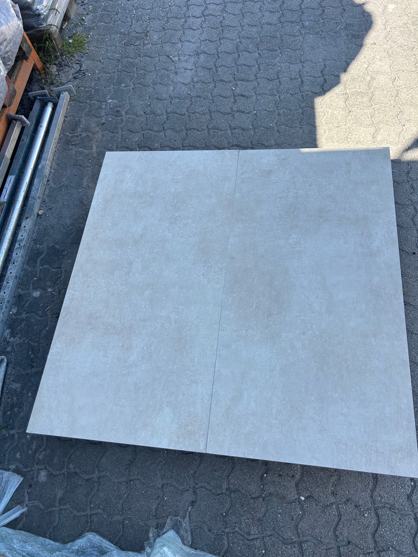 Keramikplatte Stone Grey, Tageslicht im Schatten