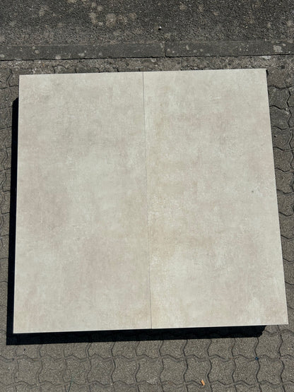 Keramikplatte Stone Grey, in direkter Sonne
